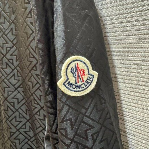 💎Han's house精品服飾💎moncler Vanoise 滿版 尼龍 防水 風衣 外套 現貨 L原價50400-2