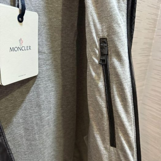 💎Han's house精品服飾💎moncler Vanoise 滿版 尼龍 防水 風衣 外套 現貨 L原價50400-7