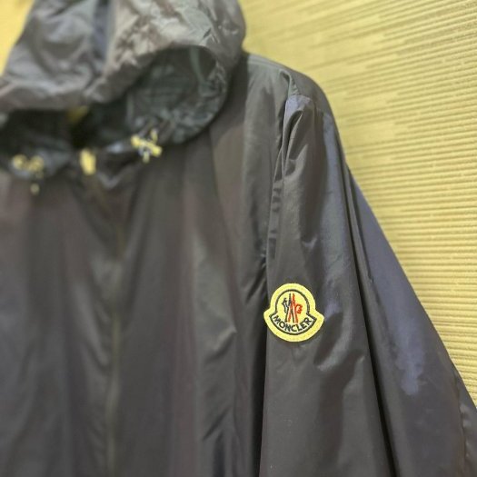 💎Han's house精品服飾💎 moncler Cretes 雙面穿 滿版 防水 尼龍 風衣 連帽 外套 現貨 3/4 原價38000-5