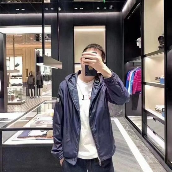 💎Han's house精品服飾💎 moncler Cretes 雙面穿 滿版 防水 尼龍 風衣 連帽 外套 現貨 3/4 原價38000-7