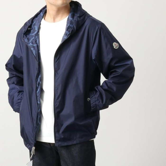 💎Han's house精品服飾💎 moncler Cretes 雙面穿 滿版 防水 尼龍 風衣 連帽 外套 現貨 3/4 原價38000-8