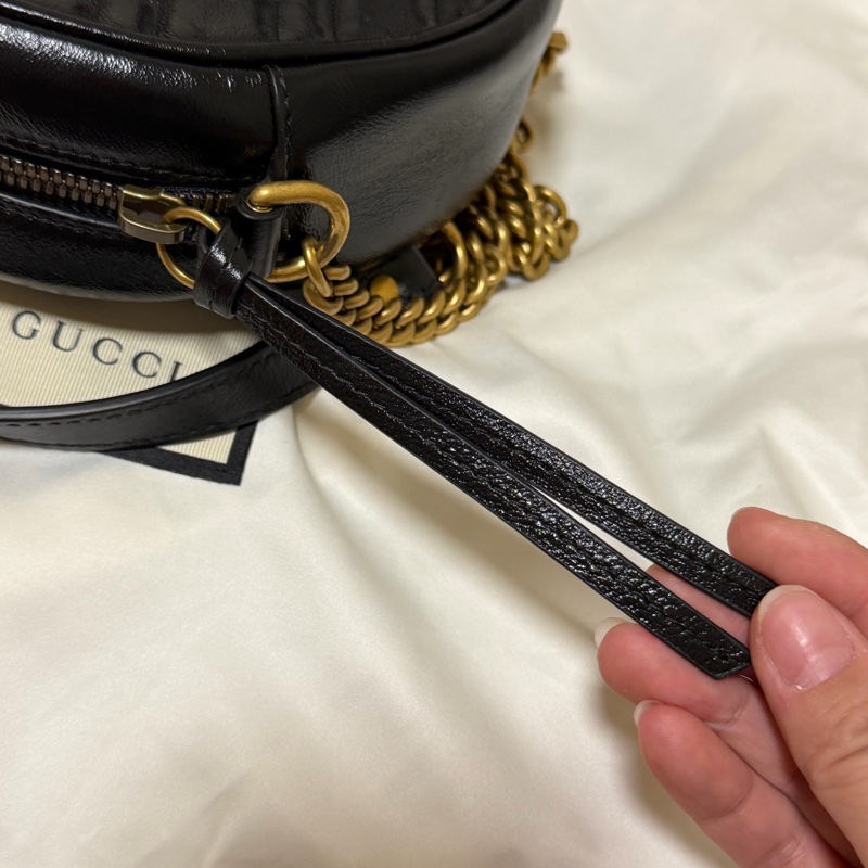 GUCCI 經典GG Marmont 仿舊金色LOGO小牛皮圓形拉鍊斜背包(迷你-7