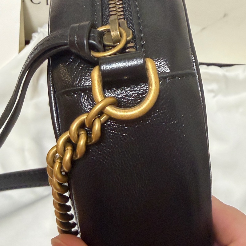 GUCCI 經典GG Marmont 仿舊金色LOGO小牛皮圓形拉鍊斜背包(迷你-14