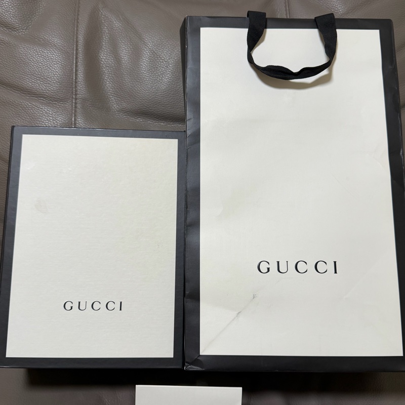 GUCCI 經典GG Marmont 仿舊金色LOGO小牛皮圓形拉鍊斜背包(迷你-18