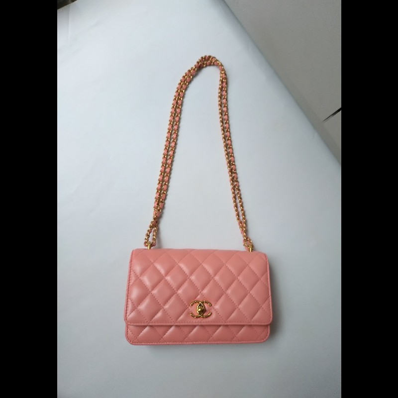 Chanel 金鍊珠光粉皮菱格WOC-1