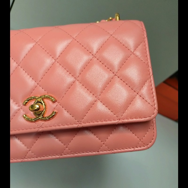Chanel 金鍊珠光粉皮菱格WOC-6