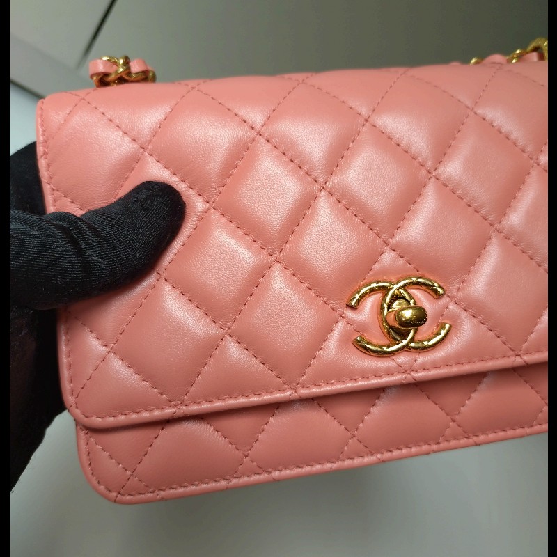 Chanel 金鍊珠光粉皮菱格WOC-7
