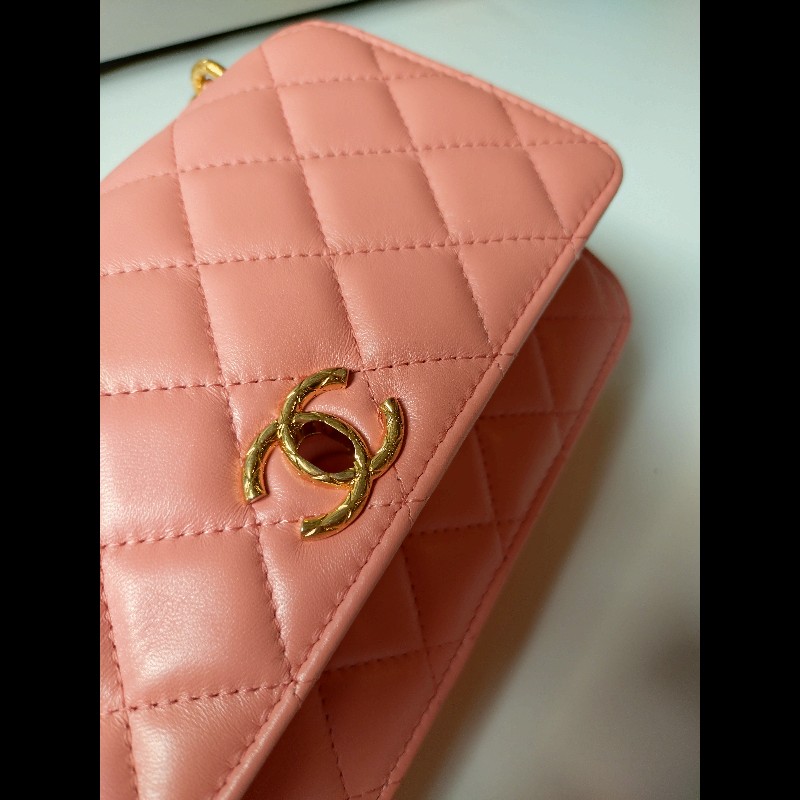 Chanel 金鍊珠光粉皮菱格WOC-8