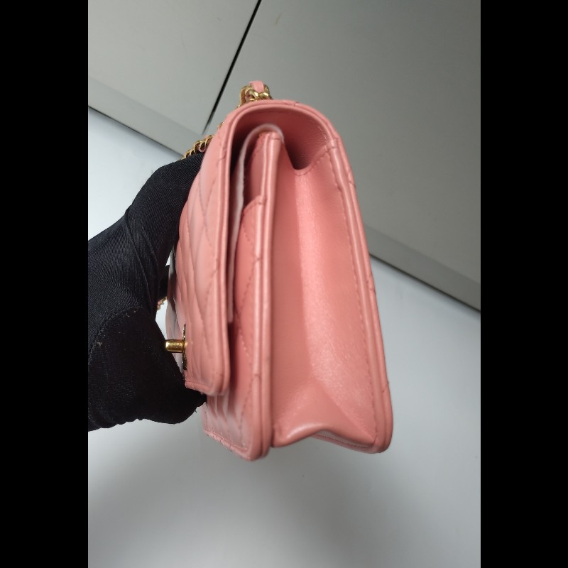 Chanel 金鍊珠光粉皮菱格WOC-13