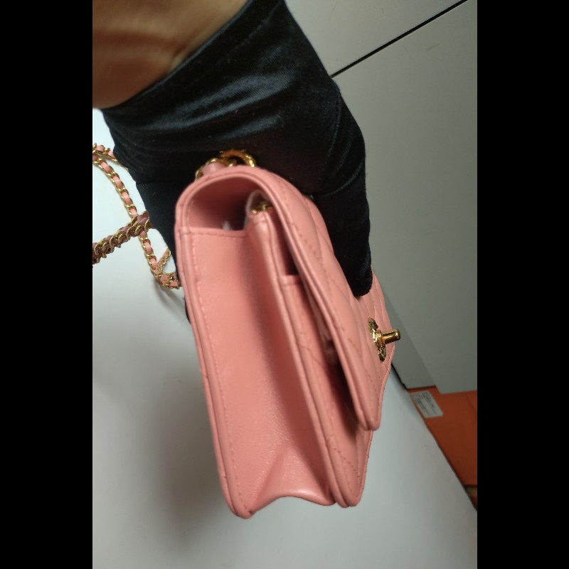 Chanel 金鍊珠光粉皮菱格WOC-14