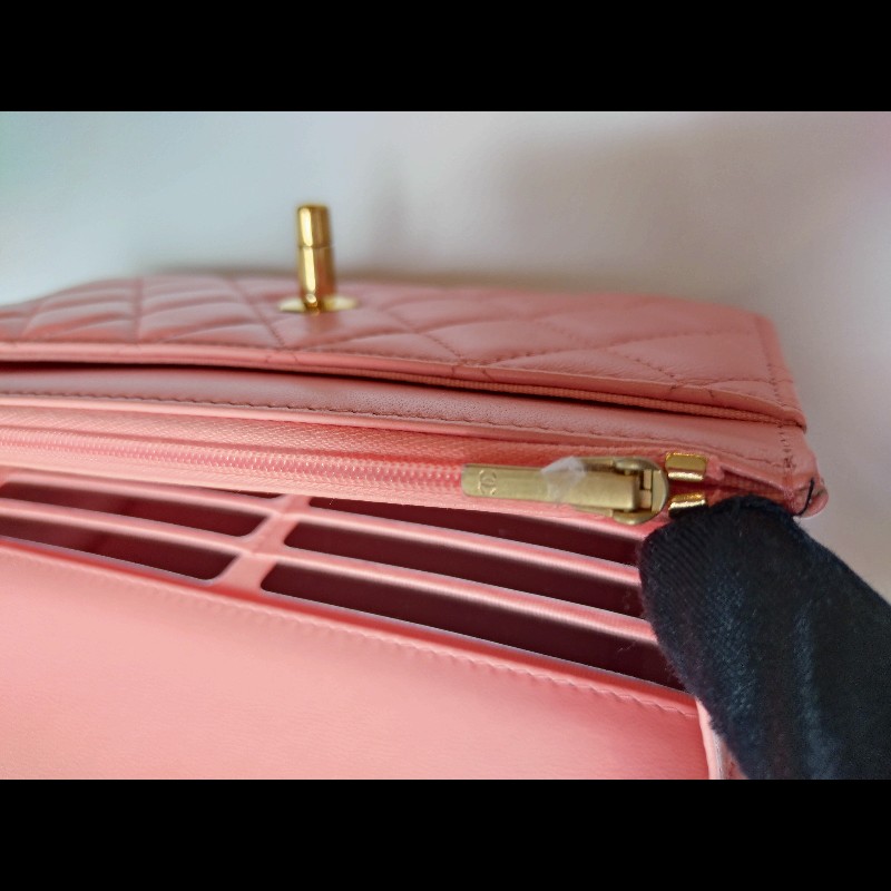 Chanel 金鍊珠光粉皮菱格WOC-21
