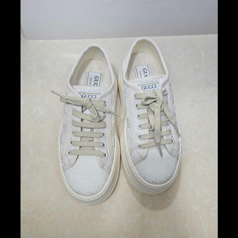 Gucci 厚底休閒米白經典GG Logo帆布

鞋36.5-37.5碼-1
