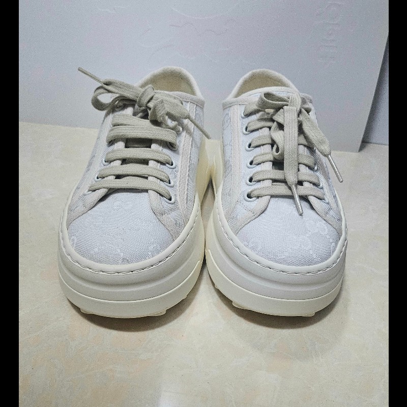 Gucci 厚底休閒米白經典GG Logo帆布

鞋36.5-37.5碼-6