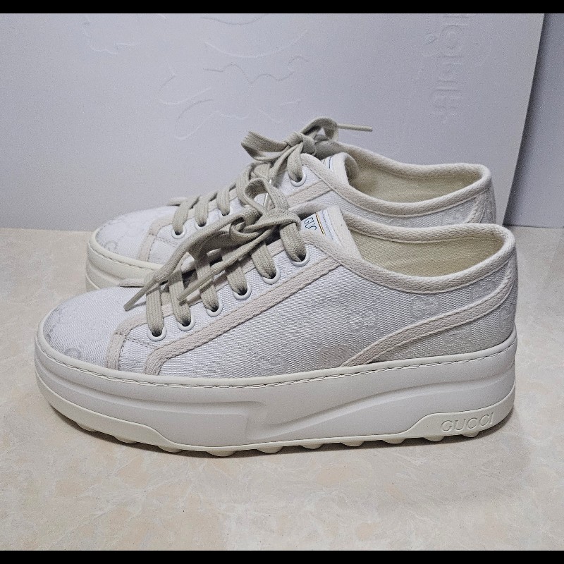 Gucci 厚底休閒米白經典GG Logo帆布

鞋36.5-37.5碼-8