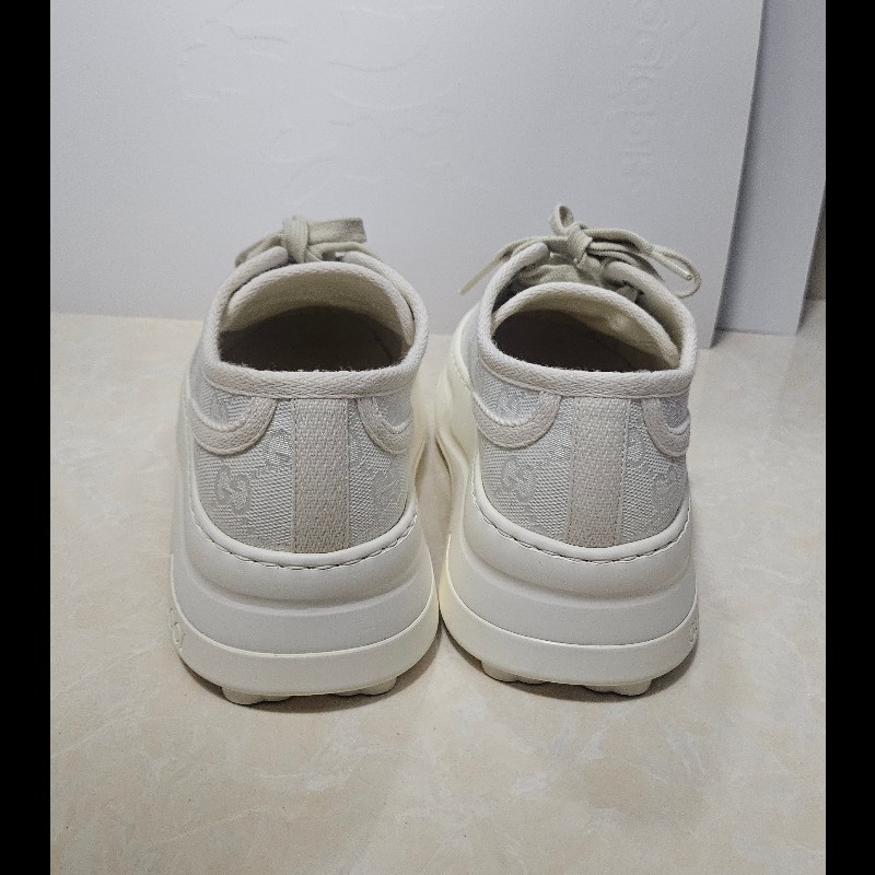 Gucci 厚底休閒米白經典GG Logo帆布

鞋36.5-37.5碼-9