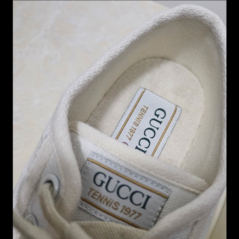 Gucci 厚底休閒米白經典GG Logo帆布

鞋36.5-37.5碼-15