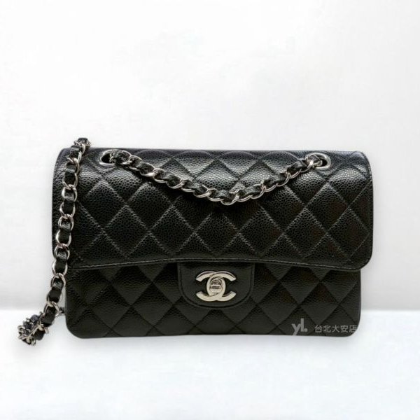 A13089-CHANEL COCO23 黑色荔枝牛皮銀釦口蓋包A01113-0