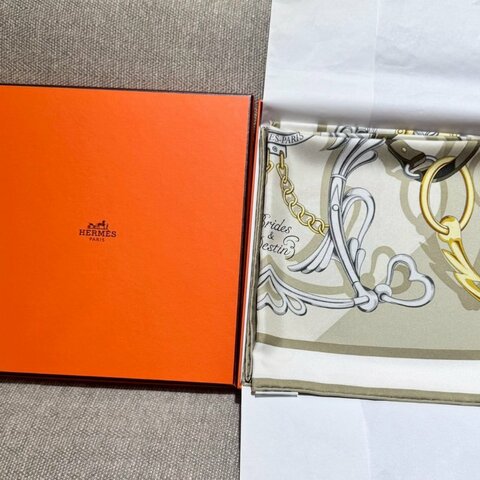 HERMES 韁轡與命運絲巾