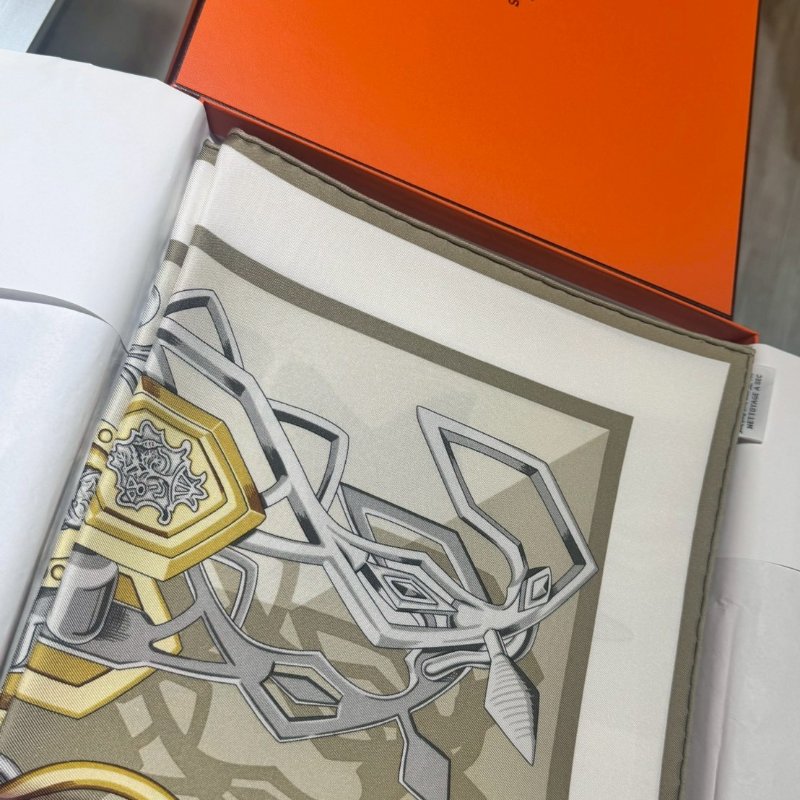 HERMES 韁轡與命運絲巾-2