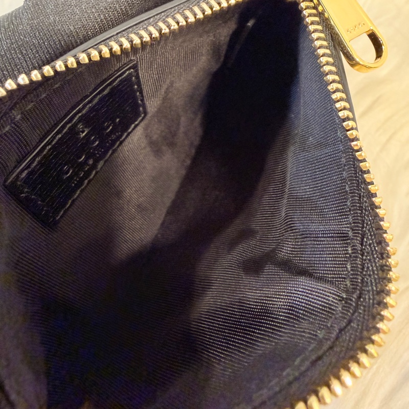Gucci 黑色牛皮拉鏈零錢包-20