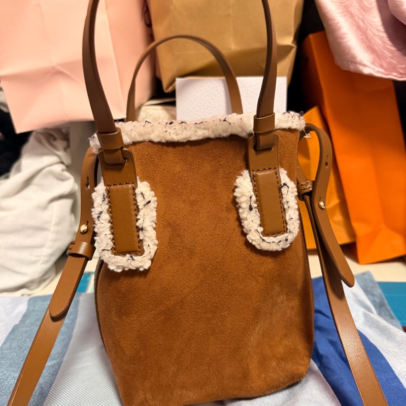 CHARLES & KEITH冬季限定斜背包-2