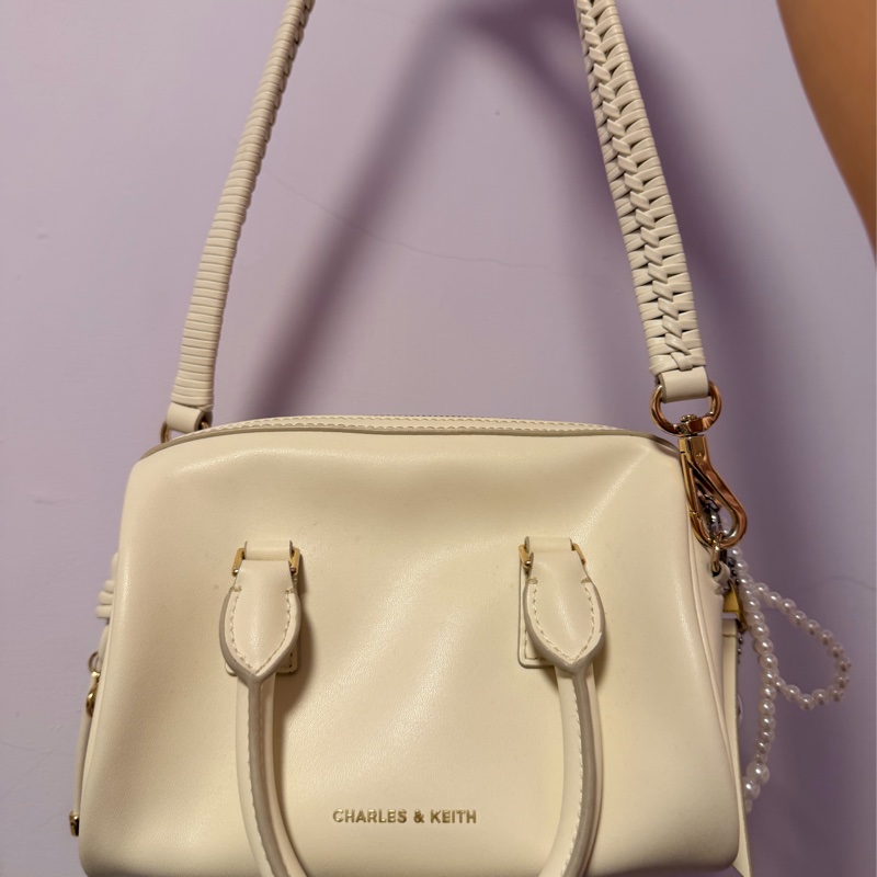 CHARLES & KEITH 白波士包 肩背包-1