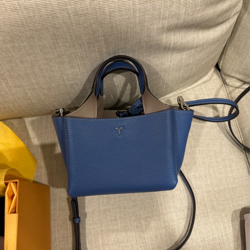 TOD’s APA寶藍斜背包-6
