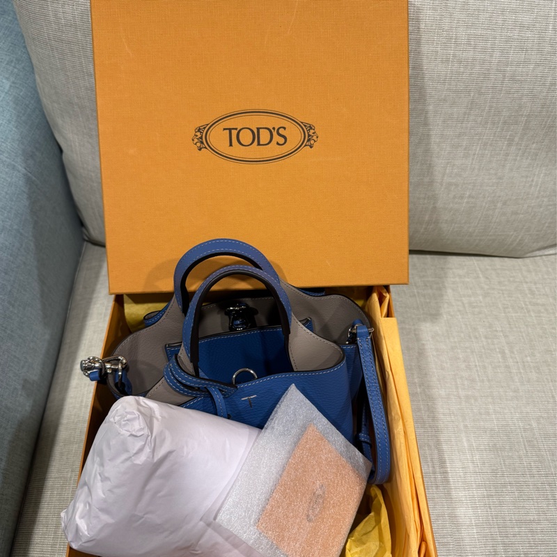 TOD’s APA寶藍斜背包-10