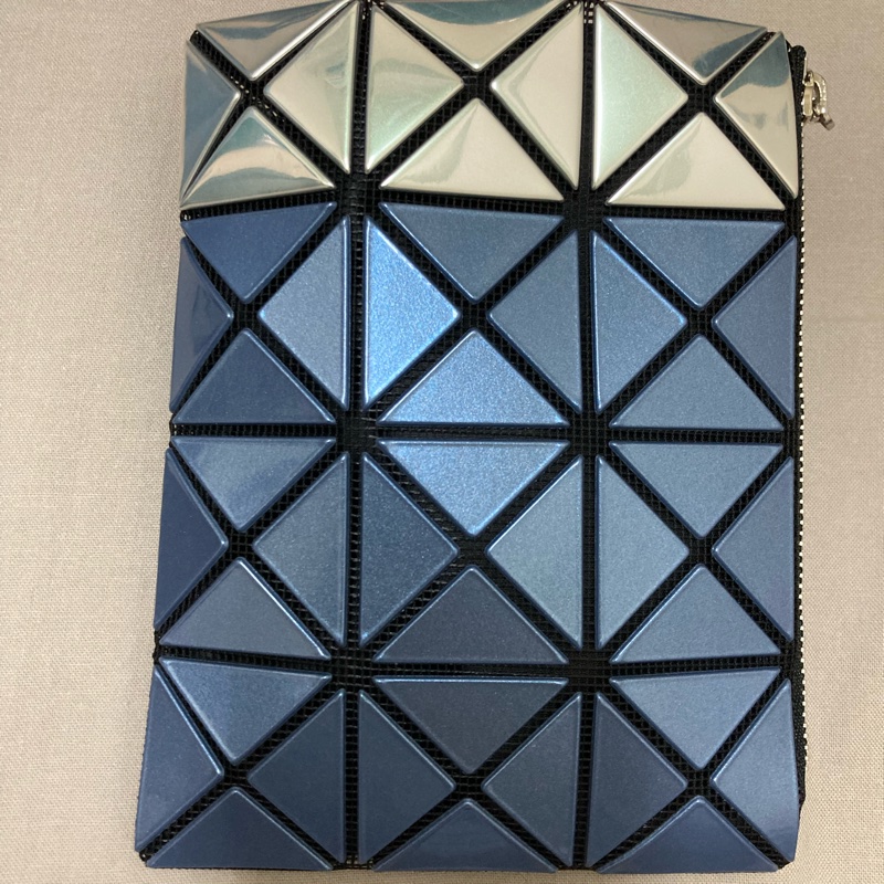 ISSEY MIYAKE 三宅一生 BAOBAO 3x4 雙色鏡面斜背萬用袋-0