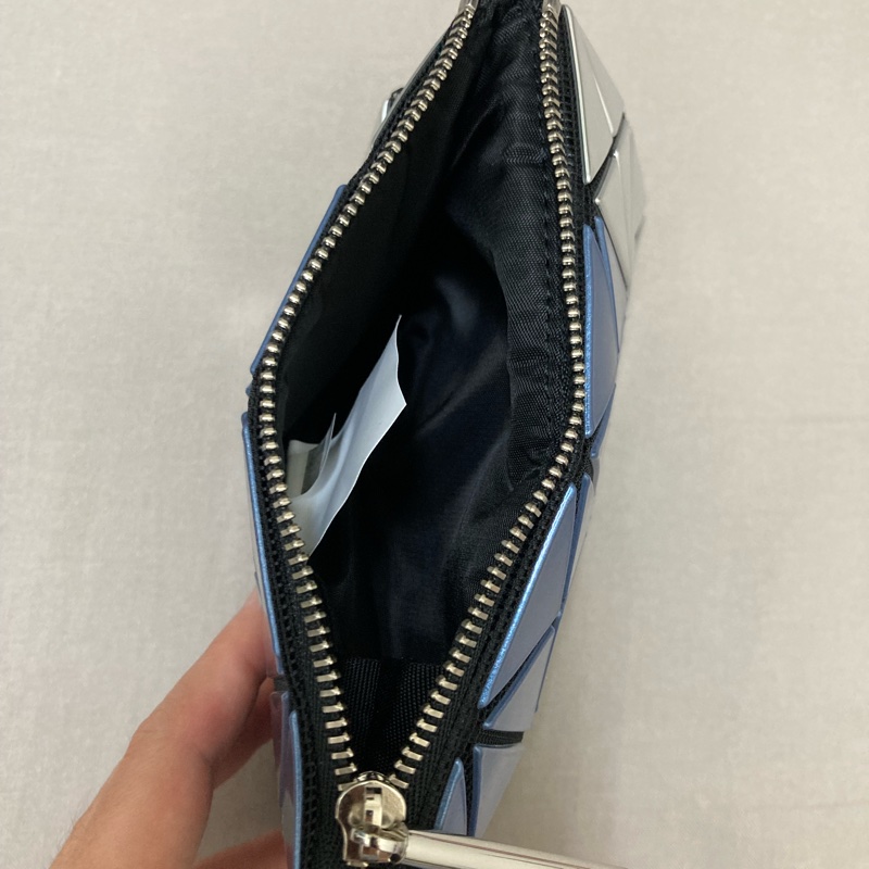 ISSEY MIYAKE 三宅一生 BAOBAO 3x4 雙色鏡面斜背萬用袋-10