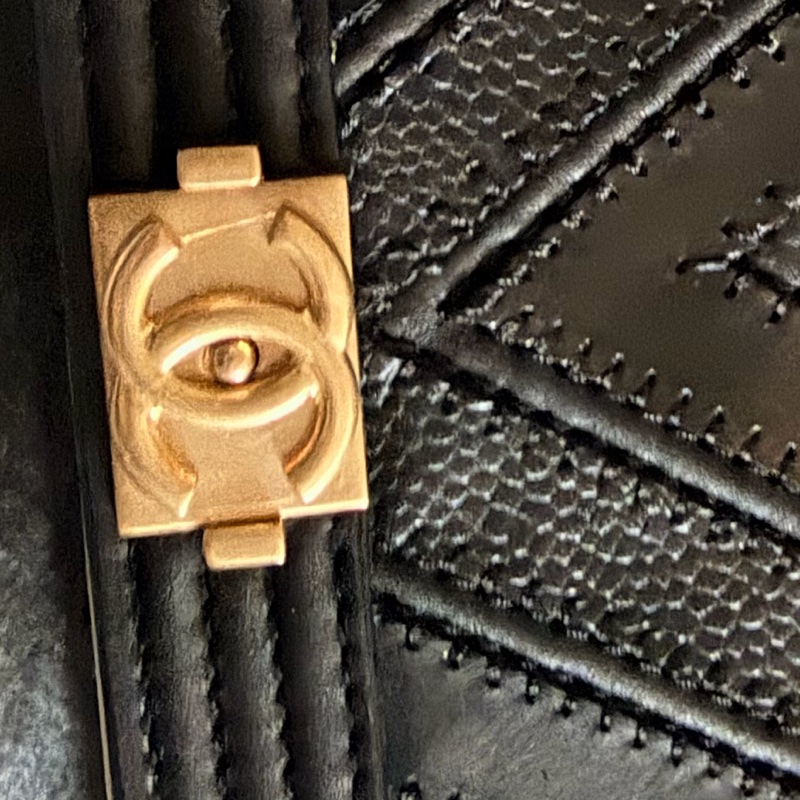 限時全新便宜賣Chanel boy 牛皮WOC 山形紋-26