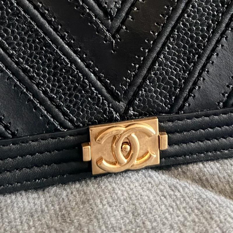 限時全新便宜賣Chanel boy 牛皮WOC 山形紋-27
