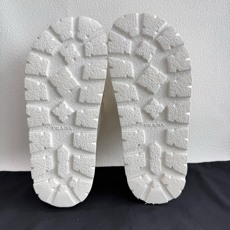 PRADA普拉達 皮革 字母徽標 一字拖鞋 4.5cm 白色35碼-9