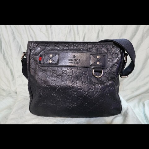 GUCCI 黑色 GUCCISSIMA皮革GG logo壓紋側包　（guccissima 322080）