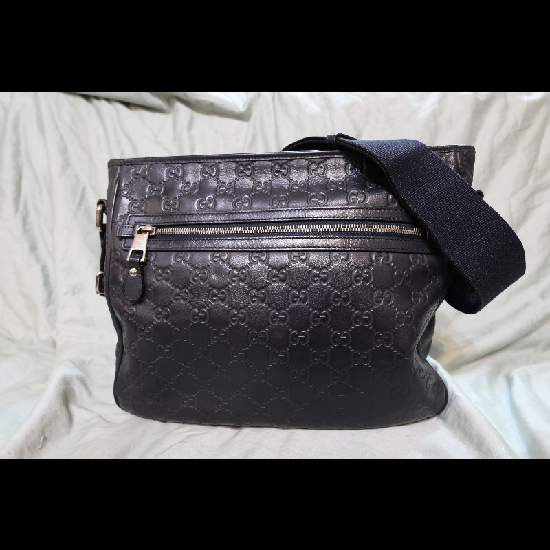 GUCCI 黑色 GUCCISSIMA皮革GG logo壓紋側包 (guccissima 322080)-1