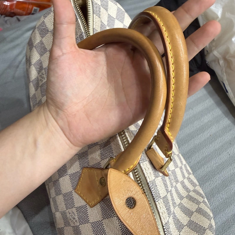 lv speedy 30 可側背 95成新以上 邊角如圖 白棋盤格-15