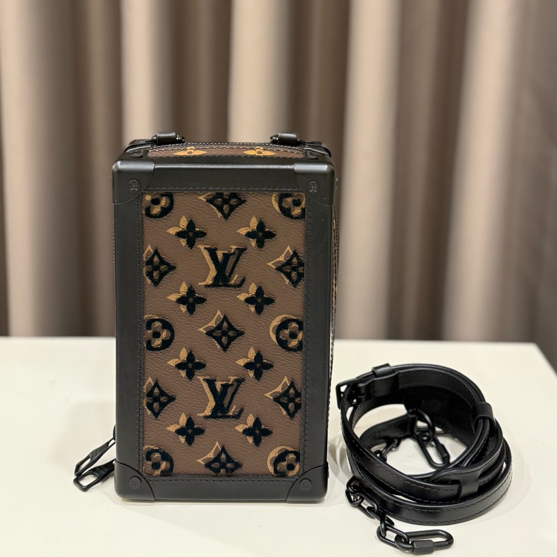 (520送禮首選🙆🏻♀️)LOUIS VUITTON路易威登LVSoft Trunk Monogram Tuftage 單肩包-0