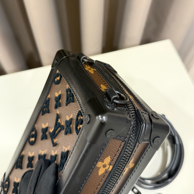 (520送禮首選🙆🏻♀️)LOUIS VUITTON路易威登LVSoft Trunk Monogram Tuftage 單肩包-5