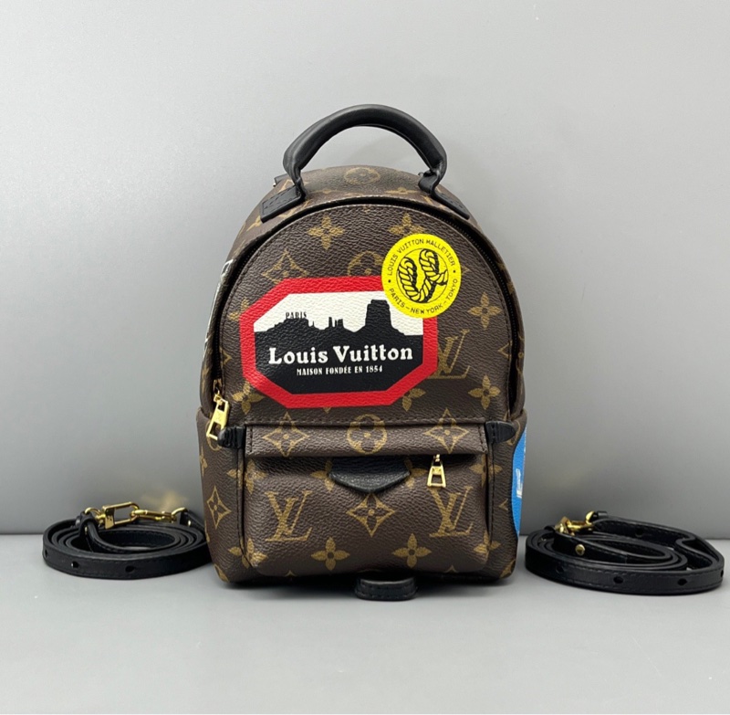 【絕版圖案😆極難撞包💓全網最低價✨】LV 限量徽章款印花mini雙肩包-3