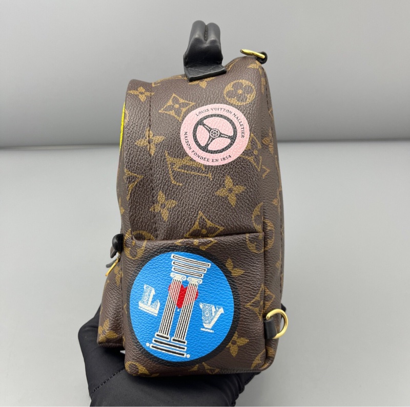【絕版圖案😆極難撞包💓全網最低價✨】LV 限量徽章款印花mini雙肩包-6