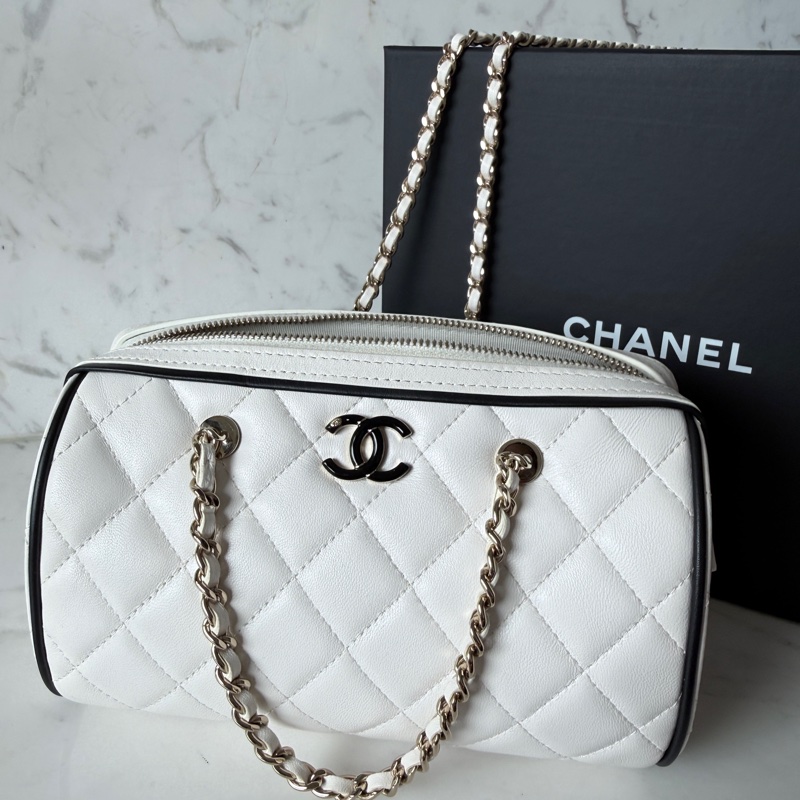Chanel✨AP4515 2026櫃上新款 黑滾邊保齡球包鏈條包白雪公主包圓筒包 台灣購證-13