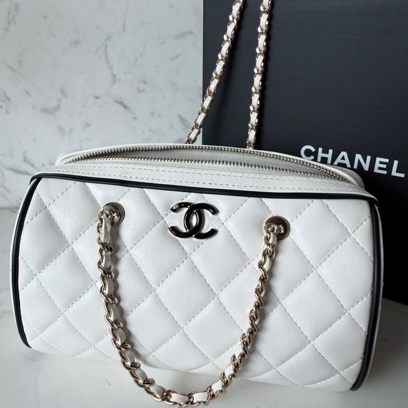 Chanel✨AP4515 2026櫃上新款 黑滾邊保齡球包鏈條包白雪公主包圓筒包 台灣購證-14