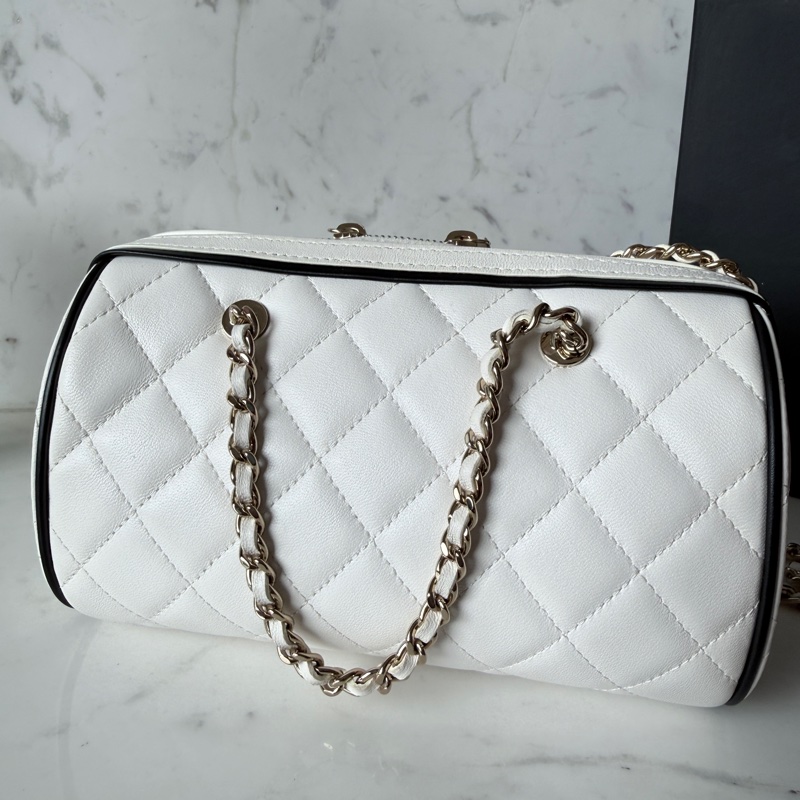 Chanel✨AP4515 2026櫃上新款 黑滾邊保齡球包鏈條包白雪公主包圓筒包 台灣購證-15