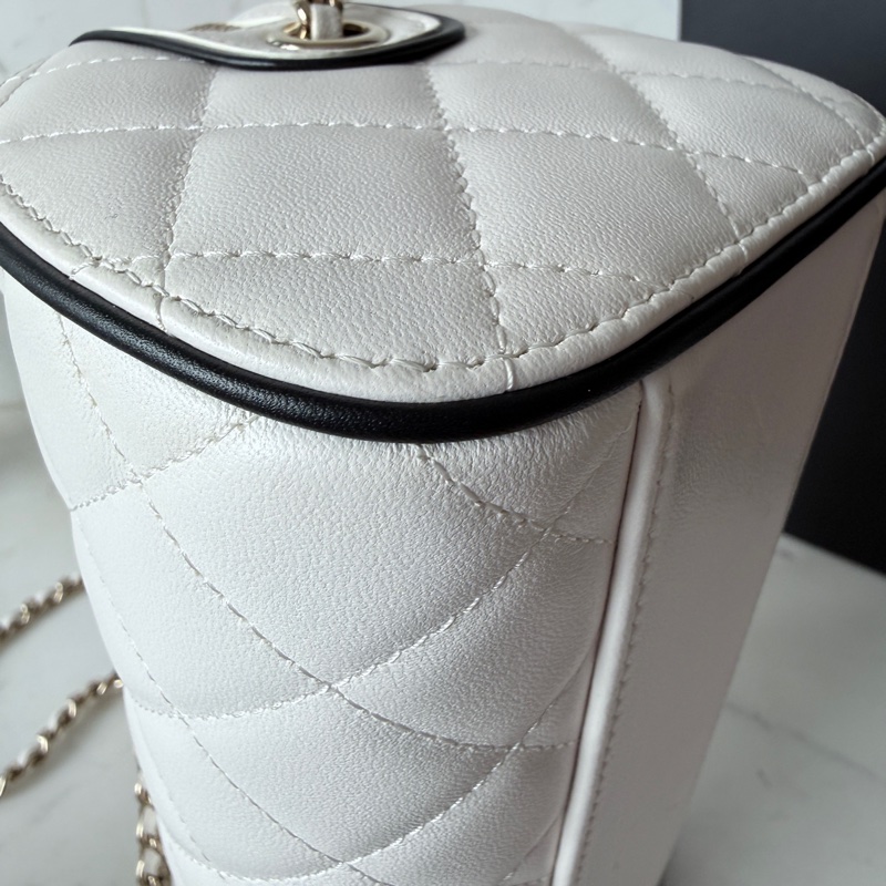 Chanel✨AP4515 2026櫃上新款 黑滾邊保齡球包鏈條包白雪公主包圓筒包 台灣購證-25