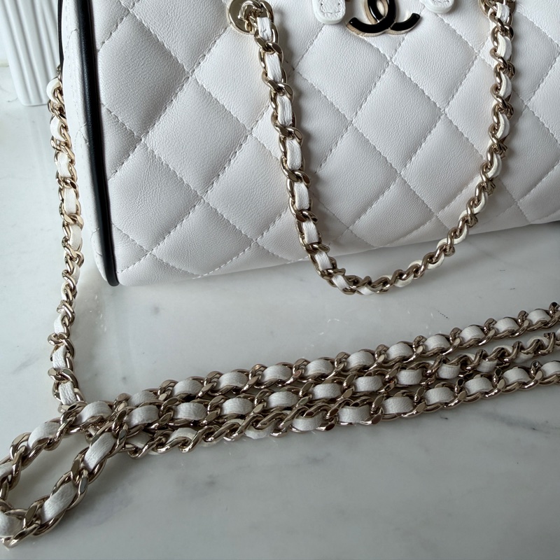 Chanel✨AP4515 2026櫃上新款 黑滾邊保齡球包鏈條包白雪公主包圓筒包 台灣購證-33