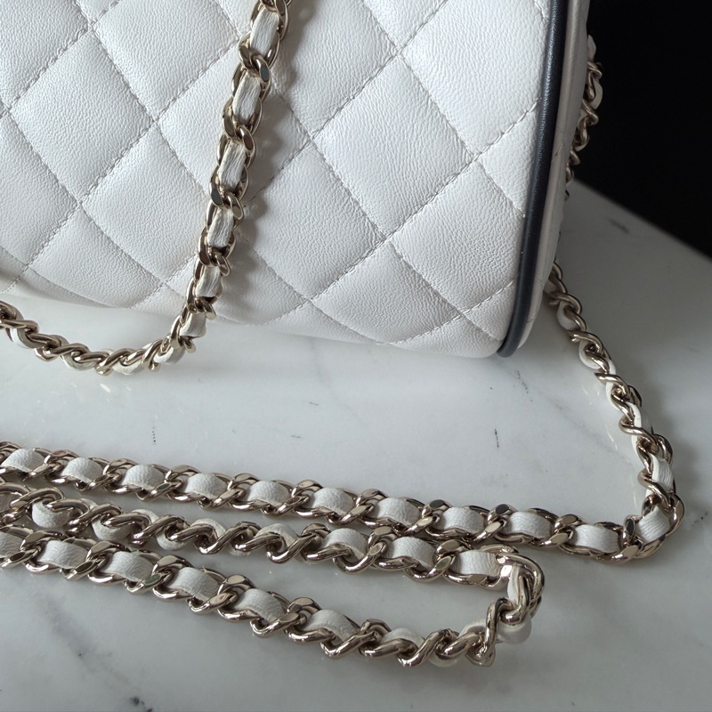 Chanel✨AP4515 2026櫃上新款 黑滾邊保齡球包鏈條包白雪公主包圓筒包 台灣購證-34