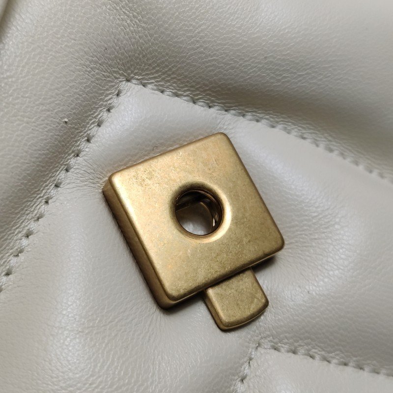 Gucci GG Marmont羊皮純色絎縫粗鏈條雙G標誌雙肩包-11
