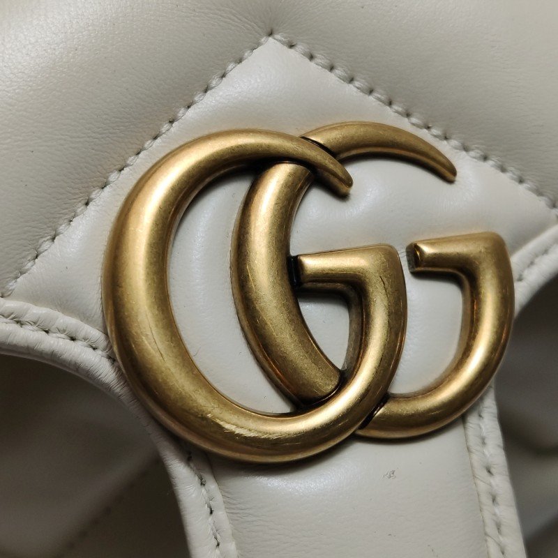 Gucci GG Marmont羊皮純色絎縫粗鏈條雙G標誌雙肩包-12