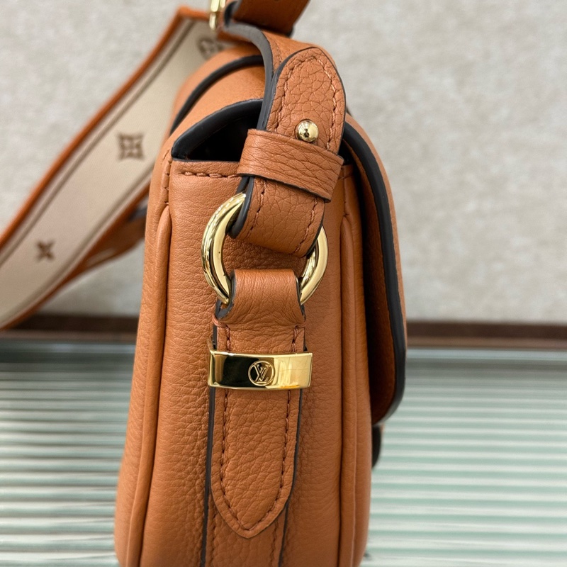 Louis Vuitton路易威登Pont 9 Soft 焦糖色斜挎包-3