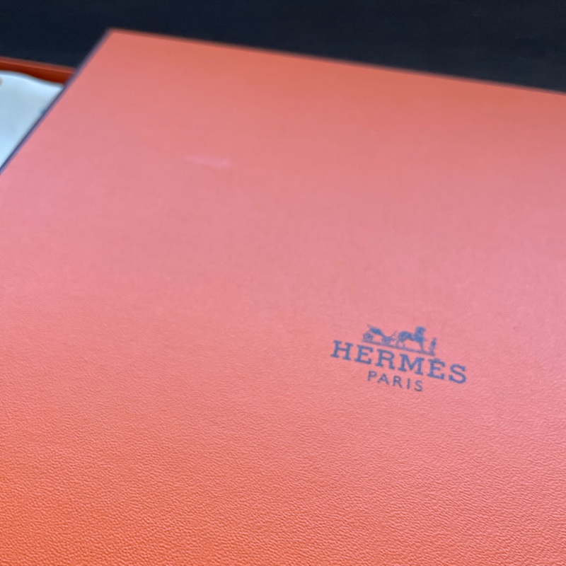 全新全配-Hermès 愛馬仕 經典 90x90 真絲斜紋方巾絲巾 Costume de Fete 節日盛裝 (全新帶吊牌/附原廠橘盒/紙袋)-1
